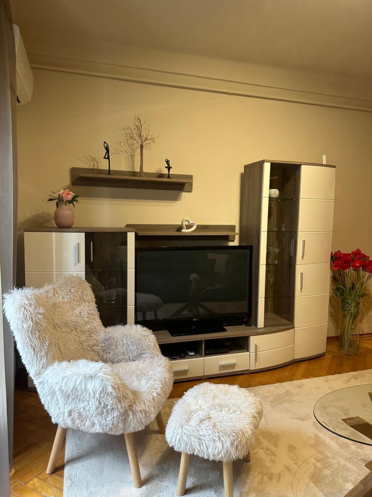 H33 Apartment *