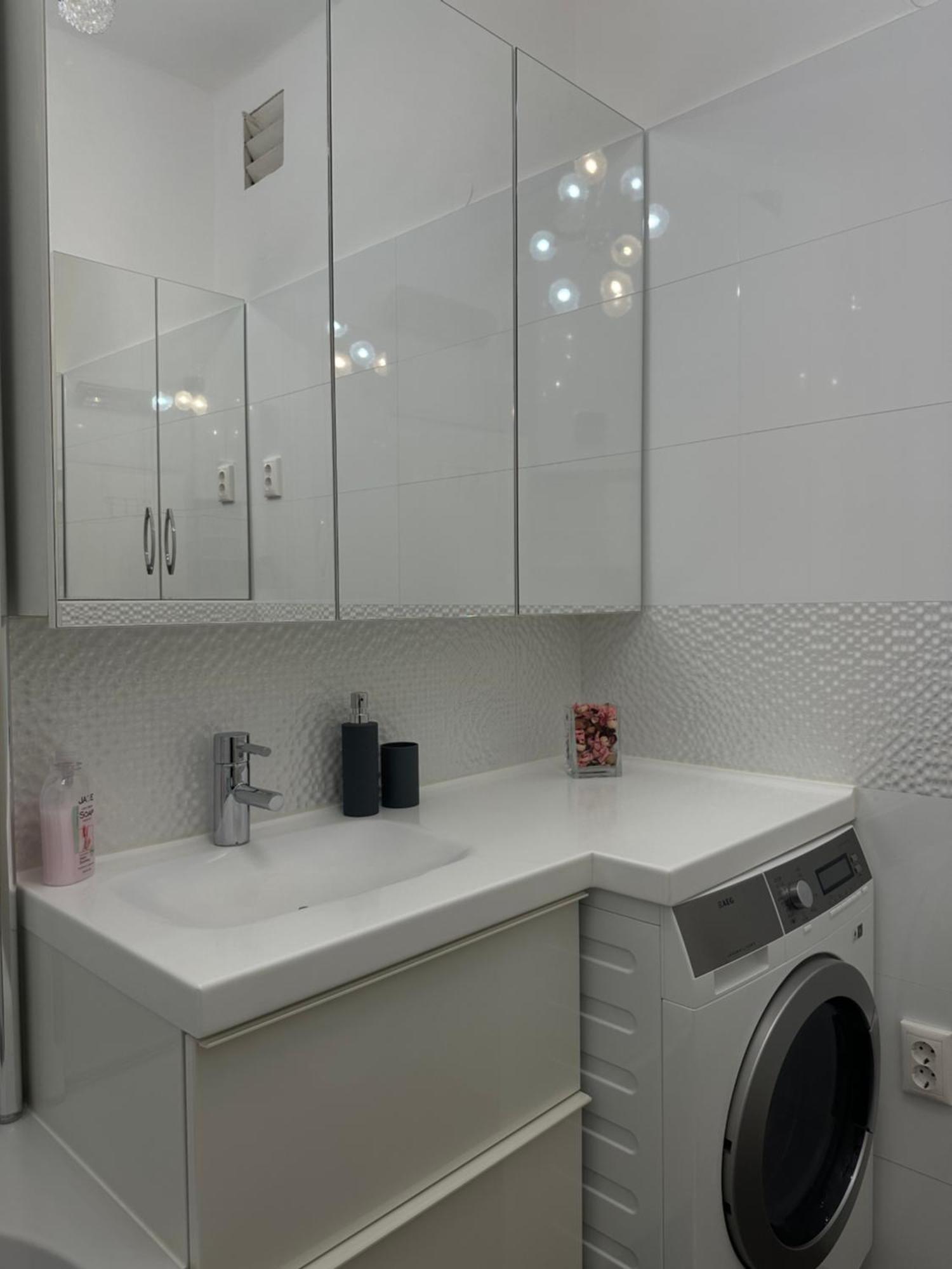 Apartment H33